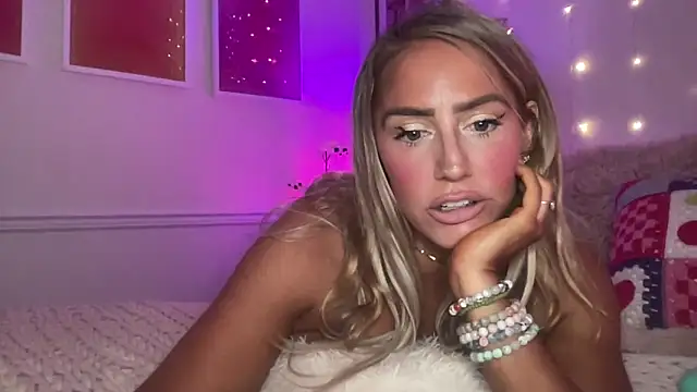 Fitnessbabe69 online show from April 26, 2026, 7:50 am