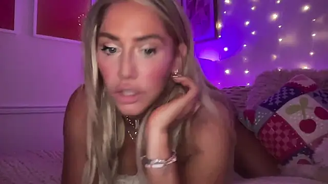 Fitnessbabe69 online show from June 14, 2026, 11:23 am