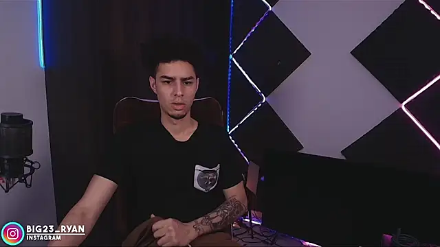 bigryann23 online show from February 6, 2026, 3:33 am